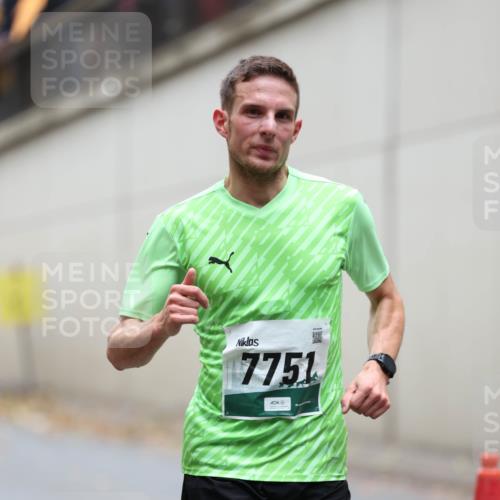 05.10.2025 - 20. swb-Marathon Bremen Michael Strokosch http://msf.ph/oto/9212567 05.10.2025 12:20:54 Laufen 7751 meine-sportfotos.de
