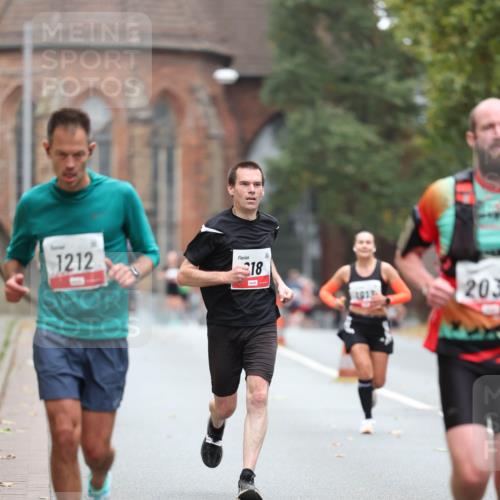 05.10.2025 - 20. swb-Marathon Bremen Michael Strokosch http://msf.ph/oto/9212578 05.10.2025 12:21:01 Laufen 1212, 18, 1915, 17, 203 meine-sportfotos.de