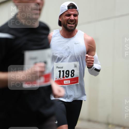 05.10.2025 - 20. swb-Marathon Bremen Michael Strokosch http://msf.ph/oto/9212586 05.10.2025 12:21:05 Laufen 1198 meine-sportfotos.de