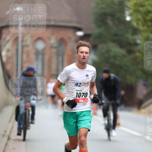 05.10.2025 - 20. swb-Marathon Bremen Michael Strokosch http://msf.ph/oto/9212590 05.10.2025 12:21:15 Laufen 42, 0, 195, 1070 meine-sportfotos.de