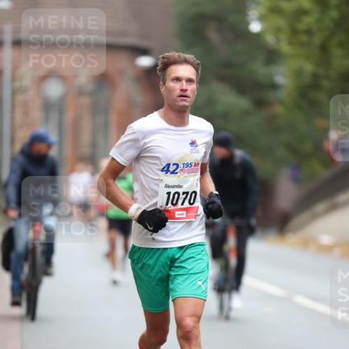 05.10.2025 - 20. swb-Marathon Bremen Michael Strokosch http://msf.ph/oto/9212593 05.10.2025 12:21:16 Laufen 42, 195, 1070 meine-sportfotos.de