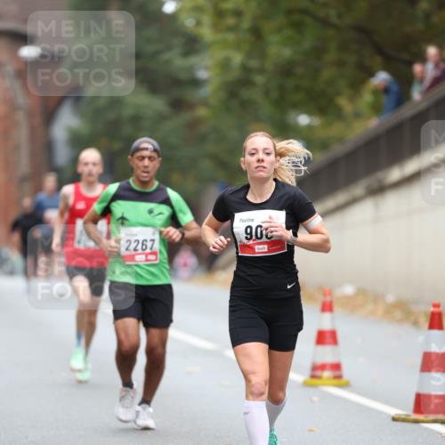 05.10.2025 - 20. swb-Marathon Bremen Michael Strokosch http://msf.ph/oto/9212596 05.10.2025 12:21:21 Laufen 2267, 90 meine-sportfotos.de