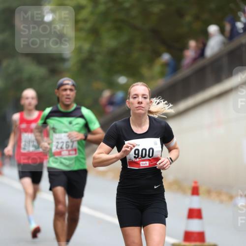05.10.2025 - 20. swb-Marathon Bremen Michael Strokosch http://msf.ph/oto/9212599 05.10.2025 12:21:22 Laufen 2267, 900 meine-sportfotos.de