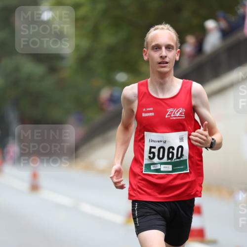 05.10.2025 - 20. swb-Marathon Bremen Michael Strokosch http://msf.ph/oto/9212607 05.10.2025 12:21:24 Laufen 5060, 0825 meine-sportfotos.de
