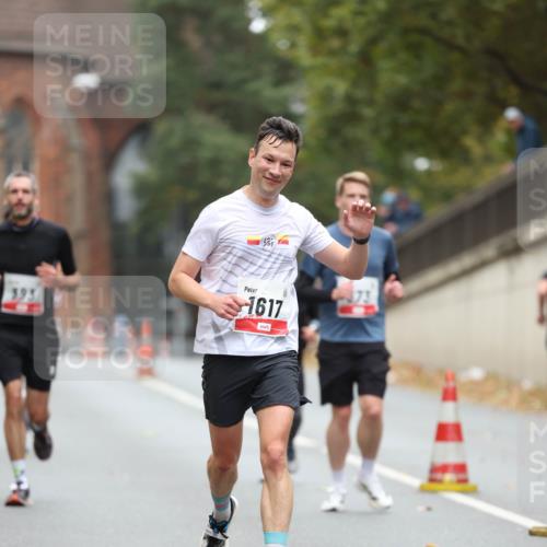 05.10.2025 - 20. swb-Marathon Bremen Michael Strokosch http://msf.ph/oto/9212610 05.10.2025 12:21:31 Laufen 395, 1617 meine-sportfotos.de