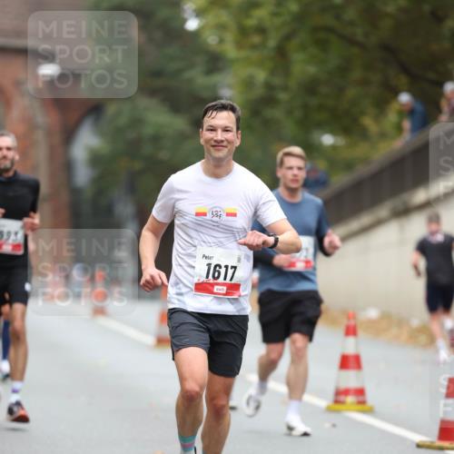 05.10.2025 - 20. swb-Marathon Bremen Michael Strokosch http://msf.ph/oto/9212611 05.10.2025 12:21:31 Laufen 1617 meine-sportfotos.de