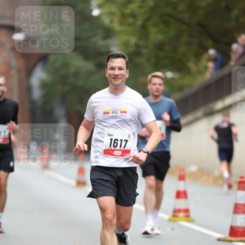 05.10.2025 - 20. swb-Marathon Bremen Michael Strokosch http://msf.ph/oto/9212612 05.10.2025 12:21:31 Laufen 1617 meine-sportfotos.de