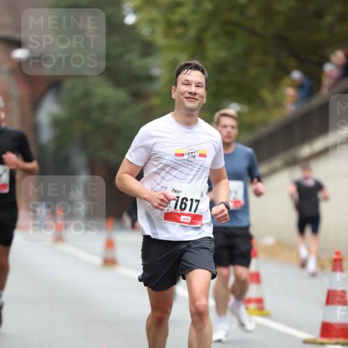 05.10.2025 - 20. swb-Marathon Bremen Michael Strokosch http://msf.ph/oto/9212613 05.10.2025 12:21:32 Laufen 1617 meine-sportfotos.de