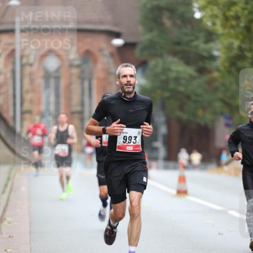05.10.2025 - 20. swb-Marathon Bremen Michael Strokosch http://msf.ph/oto/9212616 05.10.2025 12:21:33 Laufen 993 meine-sportfotos.de