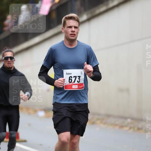 05.10.2025 - 20. swb-Marathon Bremen Michael Strokosch http://msf.ph/oto/9212621 05.10.2025 12:21:35 Laufen 673 meine-sportfotos.de