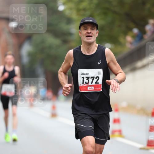 05.10.2025 - 20. swb-Marathon Bremen Michael Strokosch http://msf.ph/oto/9212628 05.10.2025 12:21:37 Laufen 1372 meine-sportfotos.de