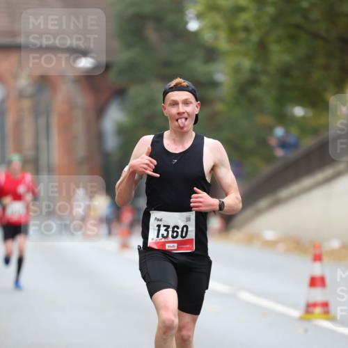 05.10.2025 - 20. swb-Marathon Bremen Michael Strokosch http://msf.ph/oto/9212632 05.10.2025 12:21:40 Laufen 1360 meine-sportfotos.de