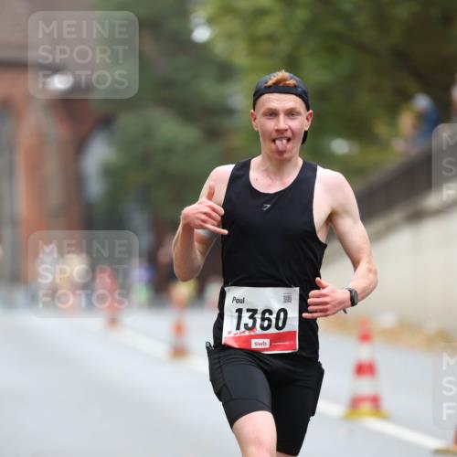 05.10.2025 - 20. swb-Marathon Bremen Michael Strokosch http://msf.ph/oto/9212635 05.10.2025 12:21:41 Laufen 1360 meine-sportfotos.de