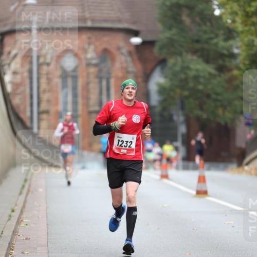 05.10.2025 - 20. swb-Marathon Bremen Michael Strokosch http://msf.ph/oto/9212636 05.10.2025 12:21:45 Laufen 1232 meine-sportfotos.de