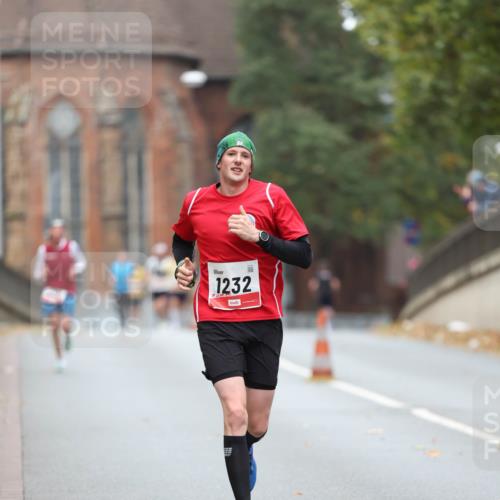 05.10.2025 - 20. swb-Marathon Bremen Michael Strokosch http://msf.ph/oto/9212639 05.10.2025 12:21:46 Laufen 1232 meine-sportfotos.de