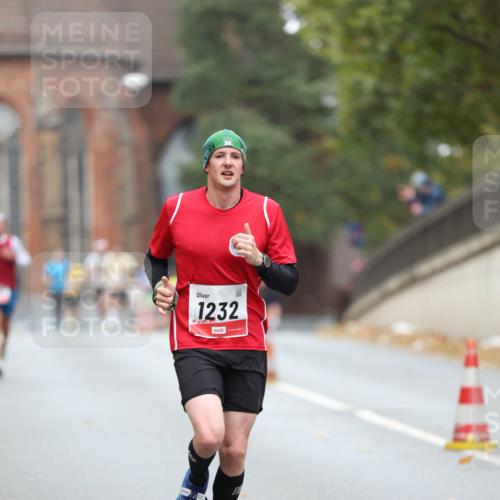 05.10.2025 - 20. swb-Marathon Bremen Michael Strokosch http://msf.ph/oto/9212641 05.10.2025 12:21:47 Laufen 1232 meine-sportfotos.de