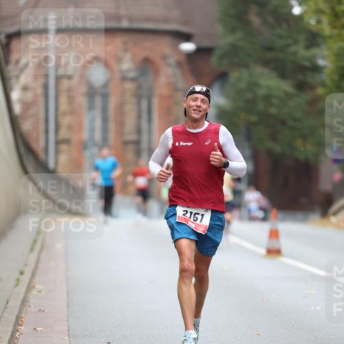 05.10.2025 - 20. swb-Marathon Bremen Michael Strokosch http://msf.ph/oto/9212645 05.10.2025 12:21:54 Laufen 2151 meine-sportfotos.de