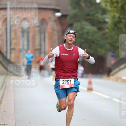 05.10.2025 - 20. swb-Marathon Bremen Michael Strokosch http://msf.ph/oto/9212646 05.10.2025 12:21:55 Laufen 2151 meine-sportfotos.de