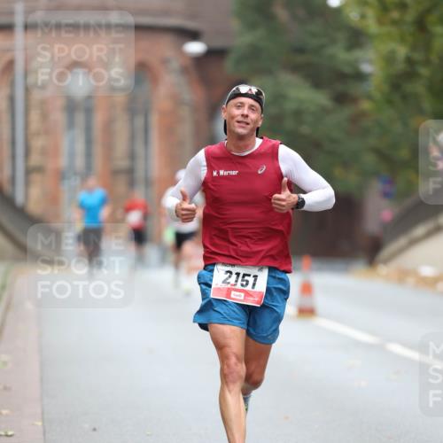 05.10.2025 - 20. swb-Marathon Bremen Michael Strokosch http://msf.ph/oto/9212647 05.10.2025 12:21:55 Laufen 2151 meine-sportfotos.de