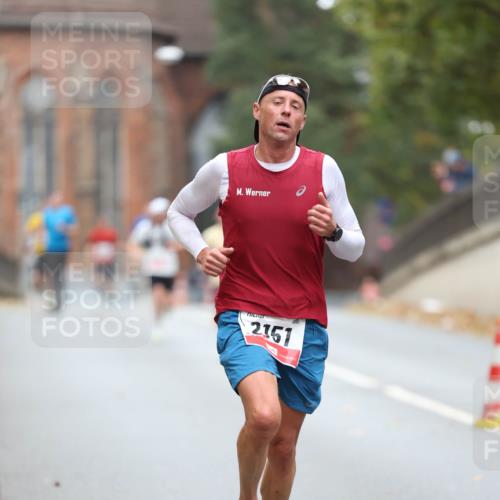 05.10.2025 - 20. swb-Marathon Bremen Michael Strokosch http://msf.ph/oto/9212649 05.10.2025 12:21:55 Laufen 2151 meine-sportfotos.de