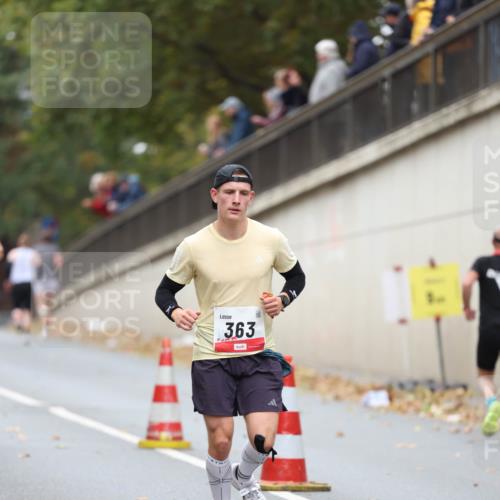 05.10.2025 - 20. swb-Marathon Bremen Michael Strokosch http://msf.ph/oto/9212655 05.10.2025 12:22:02 Laufen 363 meine-sportfotos.de