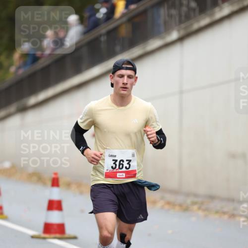 05.10.2025 - 20. swb-Marathon Bremen Michael Strokosch http://msf.ph/oto/9212659 05.10.2025 12:22:03 Laufen 363 meine-sportfotos.de