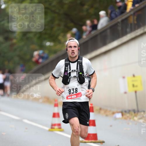 05.10.2025 - 20. swb-Marathon Bremen Michael Strokosch http://msf.ph/oto/9212663 05.10.2025 12:22:05 Laufen 838, 00483 meine-sportfotos.de