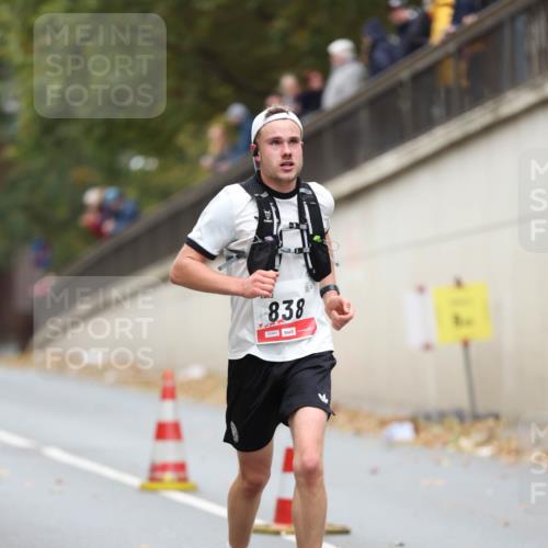 05.10.2025 - 20. swb-Marathon Bremen Michael Strokosch http://msf.ph/oto/9212664 05.10.2025 12:22:05 Laufen 838, 00483 meine-sportfotos.de