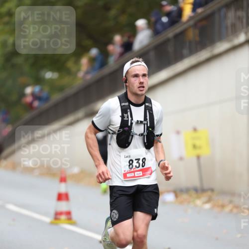 05.10.2025 - 20. swb-Marathon Bremen Michael Strokosch http://msf.ph/oto/9212665 05.10.2025 12:22:05 Laufen 838, 00483 meine-sportfotos.de