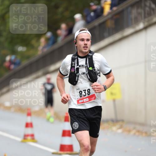 05.10.2025 - 20. swb-Marathon Bremen Michael Strokosch http://msf.ph/oto/9212666 05.10.2025 12:22:06 Laufen 838, 00483 meine-sportfotos.de