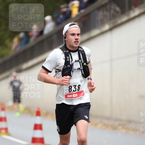 05.10.2025 - 20. swb-Marathon Bremen Michael Strokosch http://msf.ph/oto/9212667 05.10.2025 12:22:06 Laufen 838, 00483 meine-sportfotos.de