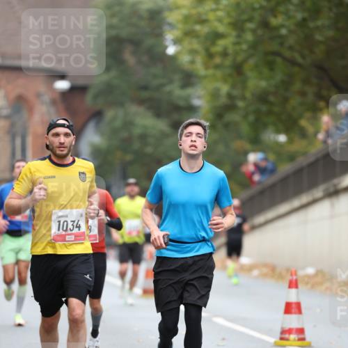 05.10.2025 - 20. swb-Marathon Bremen Michael Strokosch http://msf.ph/oto/9212670 05.10.2025 12:22:09 Laufen 1034 meine-sportfotos.de