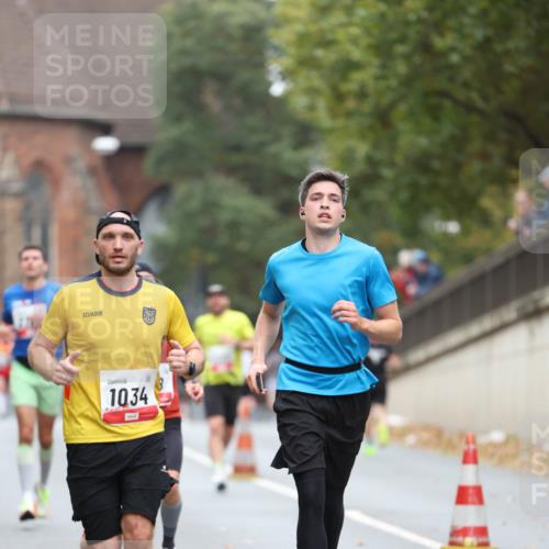 05.10.2025 - 20. swb-Marathon Bremen Michael Strokosch http://msf.ph/oto/9212671 05.10.2025 12:22:09 Laufen 1034 meine-sportfotos.de
