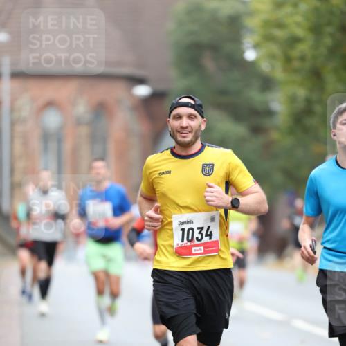 05.10.2025 - 20. swb-Marathon Bremen Michael Strokosch http://msf.ph/oto/9212672 05.10.2025 12:22:10 Laufen 1034 meine-sportfotos.de