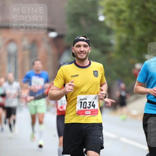 05.10.2025 - 20. swb-Marathon Bremen Michael Strokosch http://msf.ph/oto/9212673 05.10.2025 12:22:10 Laufen 1034 meine-sportfotos.de