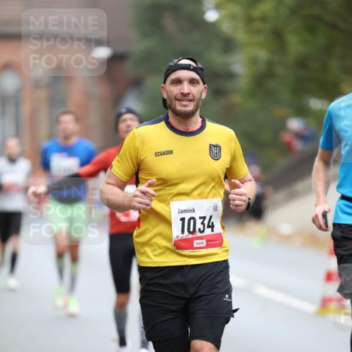 05.10.2025 - 20. swb-Marathon Bremen Michael Strokosch http://msf.ph/oto/9212674 05.10.2025 12:22:10 Laufen 1034 meine-sportfotos.de