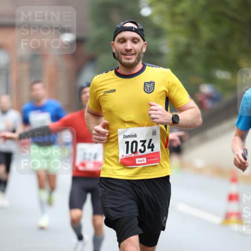 05.10.2025 - 20. swb-Marathon Bremen Michael Strokosch http://msf.ph/oto/9212675 05.10.2025 12:22:11 Laufen 1034 meine-sportfotos.de