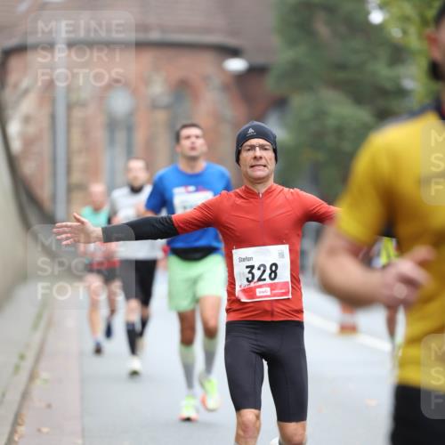 05.10.2025 - 20. swb-Marathon Bremen Michael Strokosch http://msf.ph/oto/9212676 05.10.2025 12:22:11 Laufen 328 meine-sportfotos.de