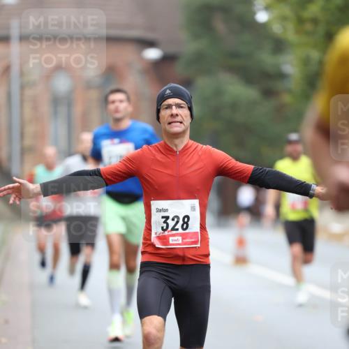 05.10.2025 - 20. swb-Marathon Bremen Michael Strokosch http://msf.ph/oto/9212678 05.10.2025 12:22:12 Laufen 328 meine-sportfotos.de