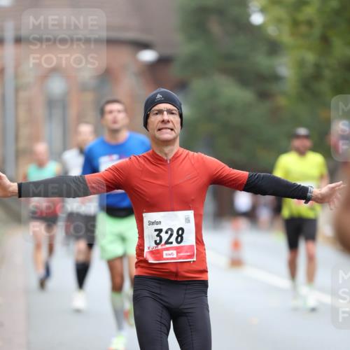 05.10.2025 - 20. swb-Marathon Bremen Michael Strokosch http://msf.ph/oto/9212679 05.10.2025 12:22:12 Laufen 328 meine-sportfotos.de