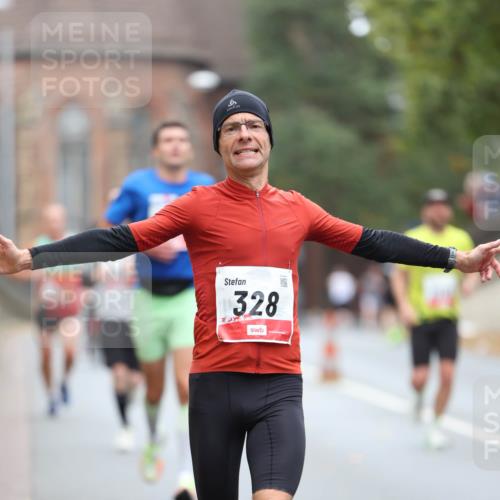 05.10.2025 - 20. swb-Marathon Bremen Michael Strokosch http://msf.ph/oto/9212680 05.10.2025 12:22:12 Laufen 328 meine-sportfotos.de