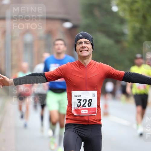 05.10.2025 - 20. swb-Marathon Bremen Michael Strokosch http://msf.ph/oto/9212681 05.10.2025 12:22:13 Laufen 328 meine-sportfotos.de