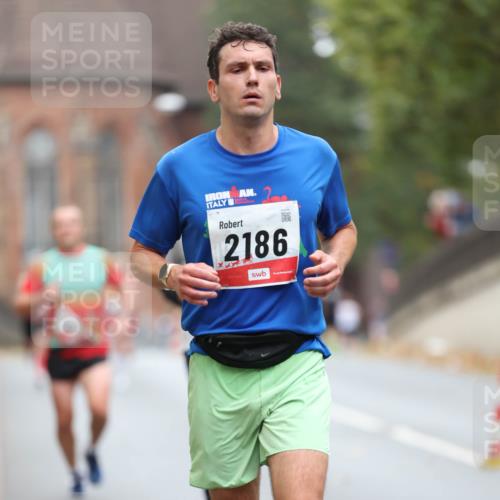 05.10.2025 - 20. swb-Marathon Bremen Michael Strokosch http://msf.ph/oto/9212682 05.10.2025 12:22:15 Laufen 2, 2186 meine-sportfotos.de