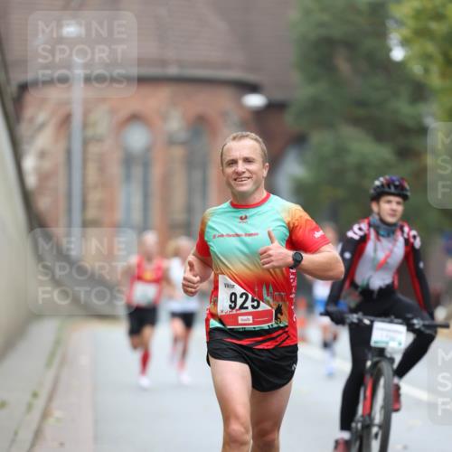 05.10.2025 - 20. swb-Marathon Bremen Michael Strokosch http://msf.ph/oto/9212687 05.10.2025 12:22:18 Laufen 20, 925 meine-sportfotos.de