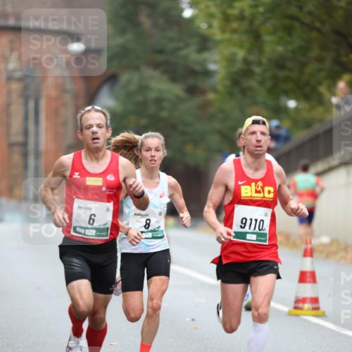 05.10.2025 - 20. swb-Marathon Bremen Michael Strokosch http://msf.ph/oto/9212695 05.10.2025 12:22:22 Laufen 6, 9110 meine-sportfotos.de