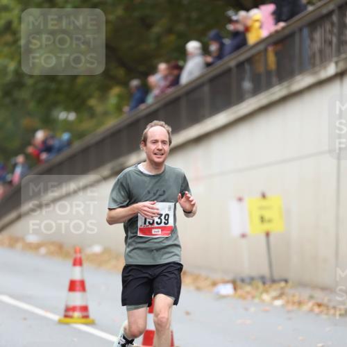 05.10.2025 - 20. swb-Marathon Bremen Michael Strokosch http://msf.ph/oto/9212706 05.10.2025 12:22:48 Laufen 1539 meine-sportfotos.de