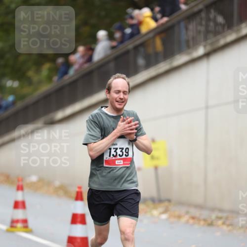 05.10.2025 - 20. swb-Marathon Bremen Michael Strokosch http://msf.ph/oto/9212708 05.10.2025 12:22:48 Laufen 1339 meine-sportfotos.de