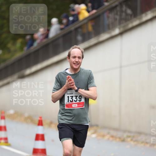 05.10.2025 - 20. swb-Marathon Bremen Michael Strokosch http://msf.ph/oto/9212709 05.10.2025 12:22:48 Laufen 1339 meine-sportfotos.de