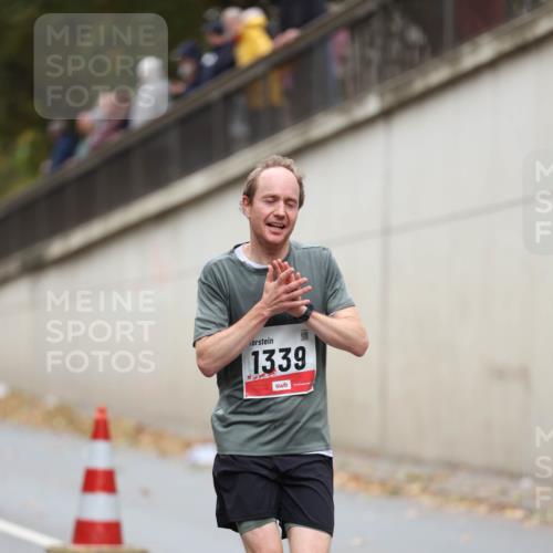 05.10.2025 - 20. swb-Marathon Bremen Michael Strokosch http://msf.ph/oto/9212710 05.10.2025 12:22:49 Laufen 1339 meine-sportfotos.de