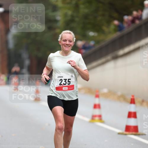 05.10.2025 - 20. swb-Marathon Bremen Michael Strokosch http://msf.ph/oto/9212719 05.10.2025 12:22:55 Laufen 235 meine-sportfotos.de